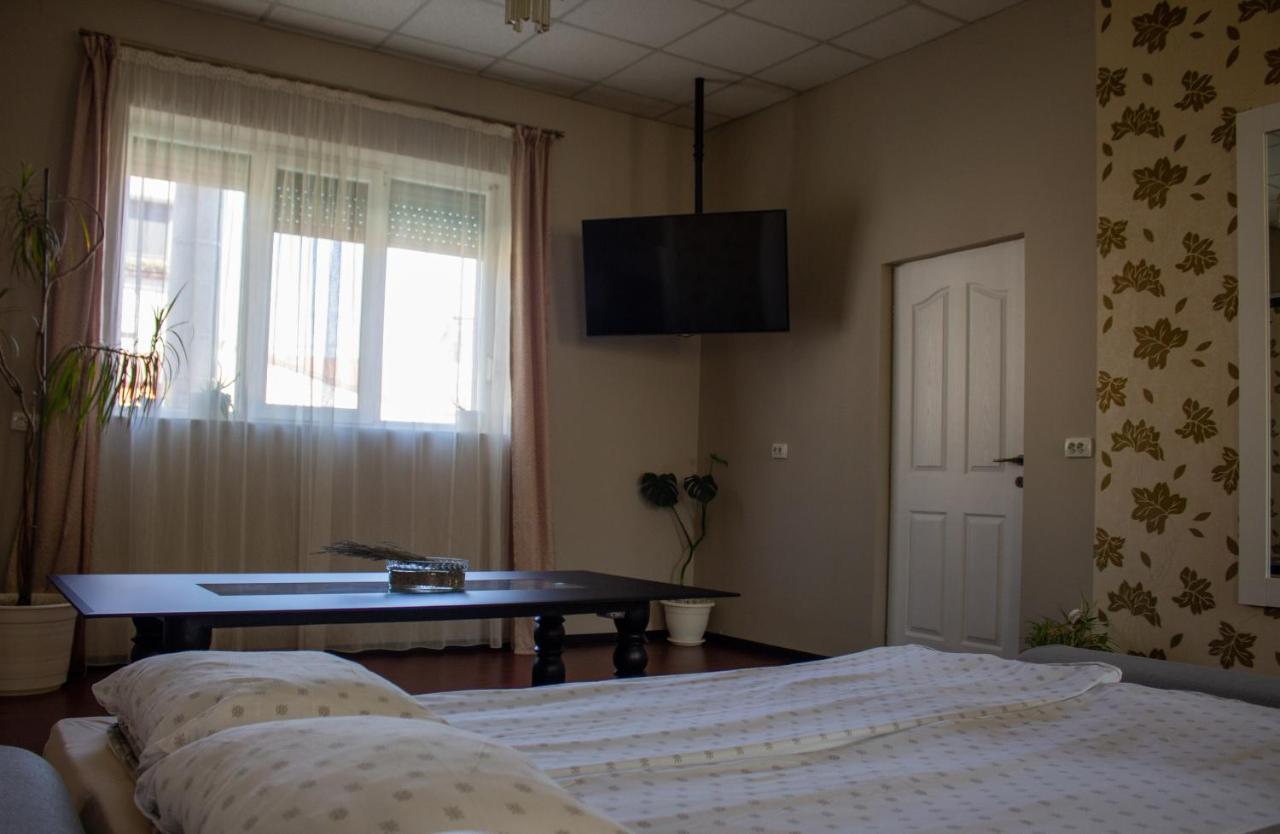 Yox Apartment 1 Орадя Экстерьер фото